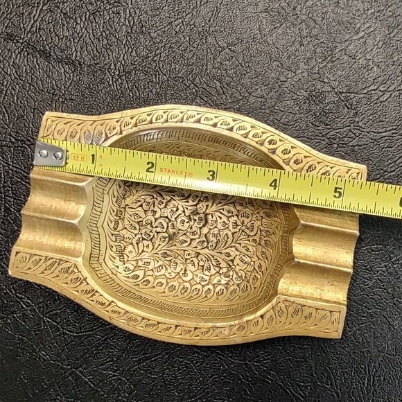 Vintage Solid Brass, Engraved Floral/Leaves Cigar/Cigarette Ashtray - Picture 5 of 6